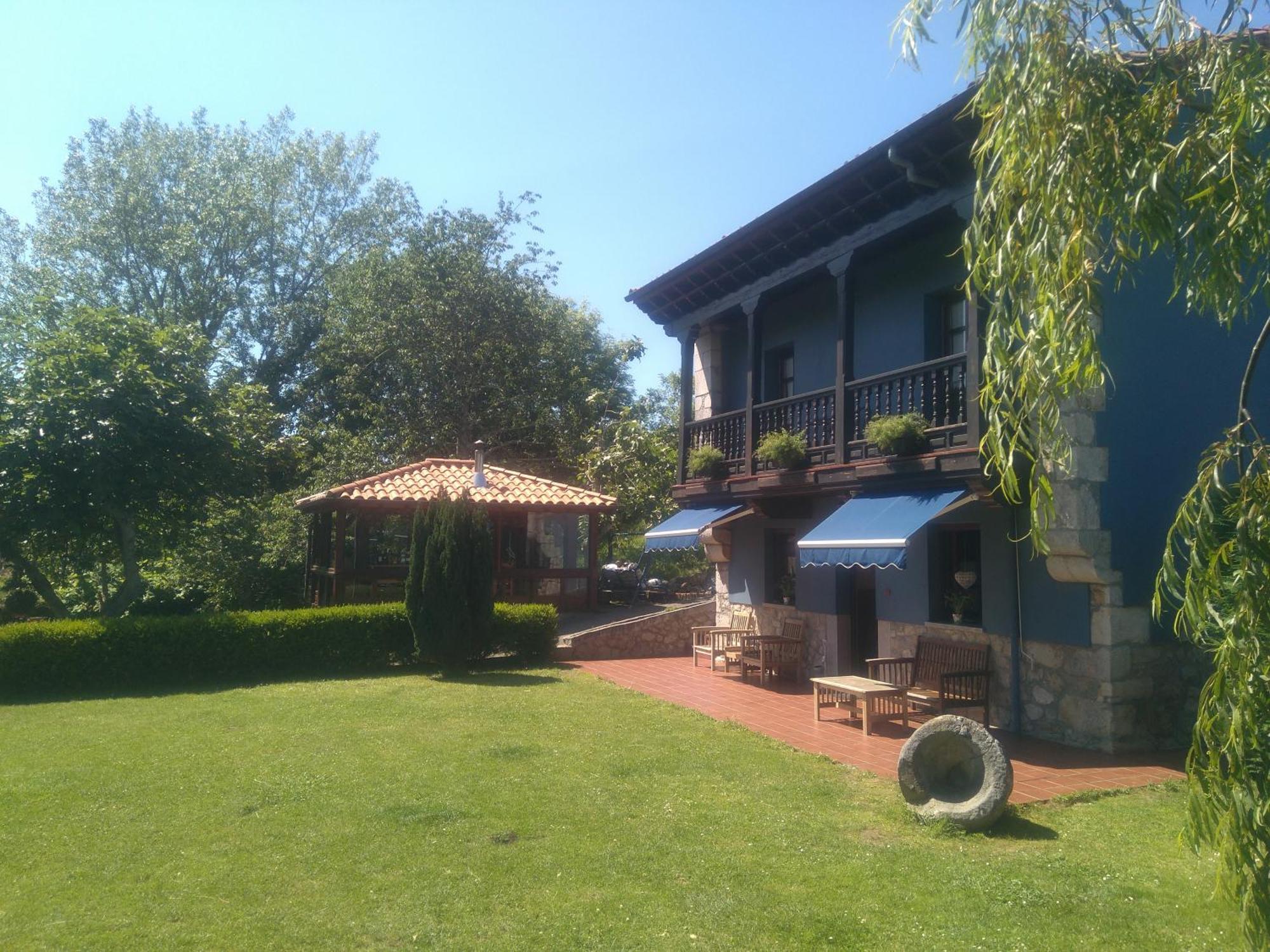 Villalen Cuerres Buitenkant foto